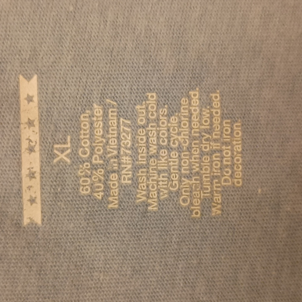 "Land that I Love" v-neck tee, sz XL - Picture 3 of 4